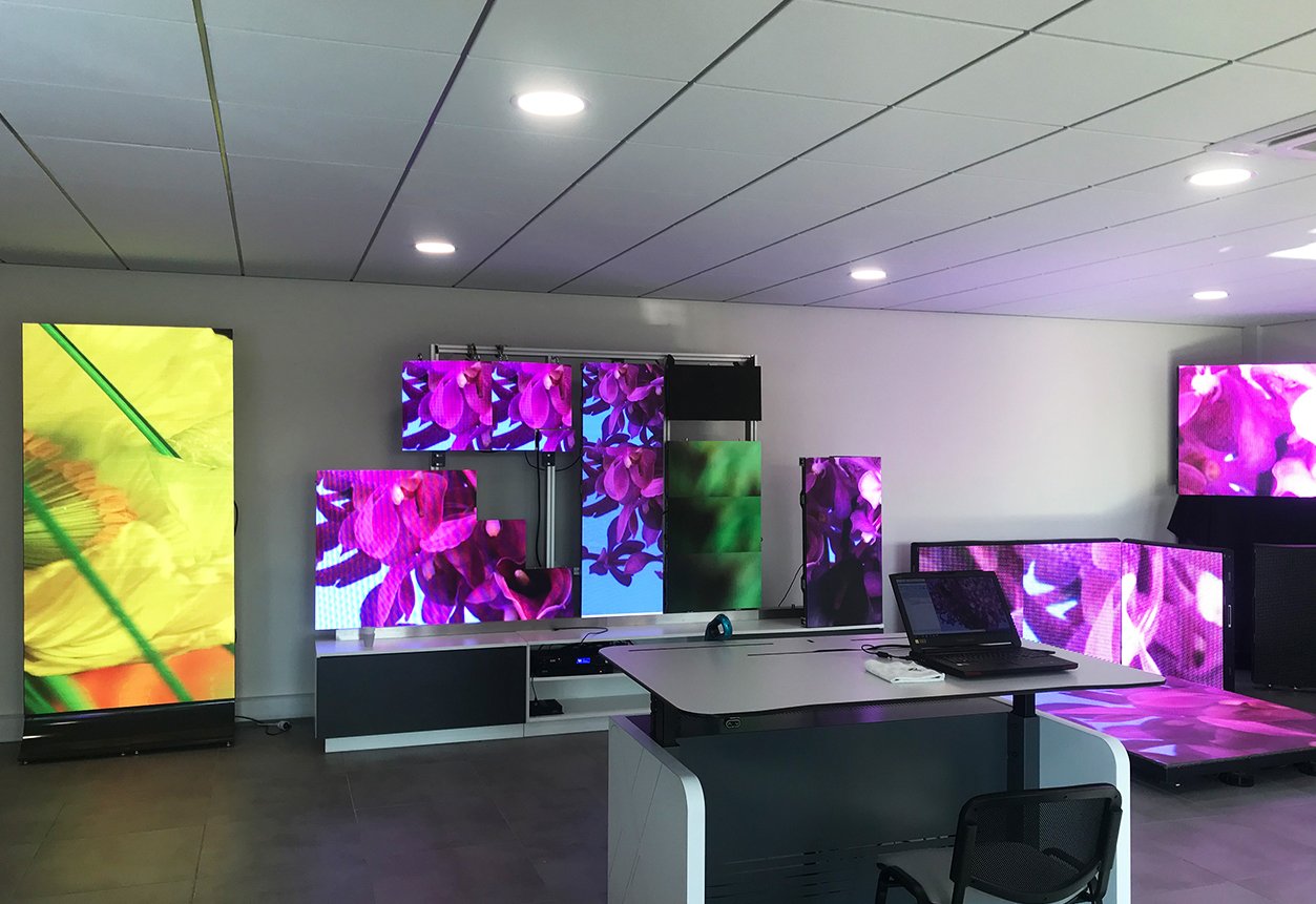 SHOWROOM_2-2 SHOWROOM_2-2